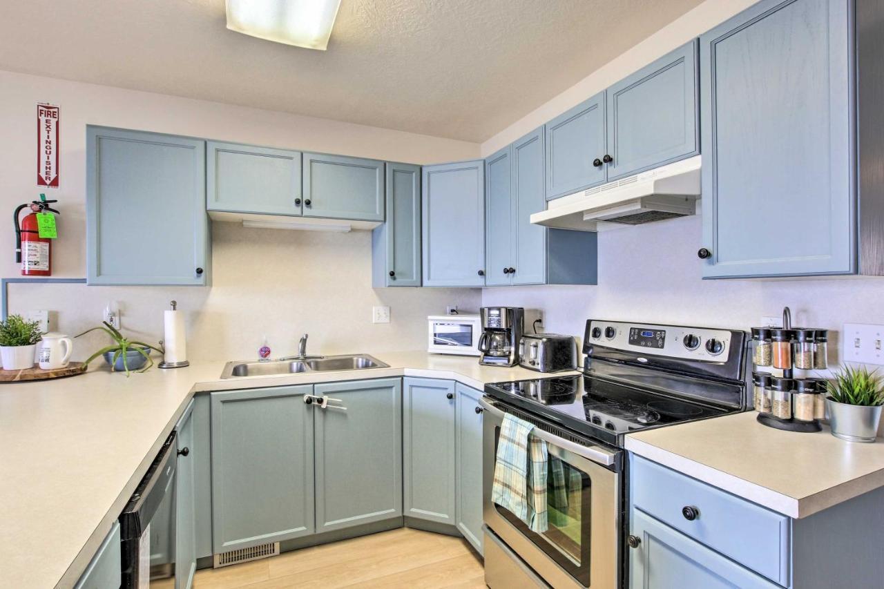 Spacious Garden City Townhome With Lake Views! Exterior foto