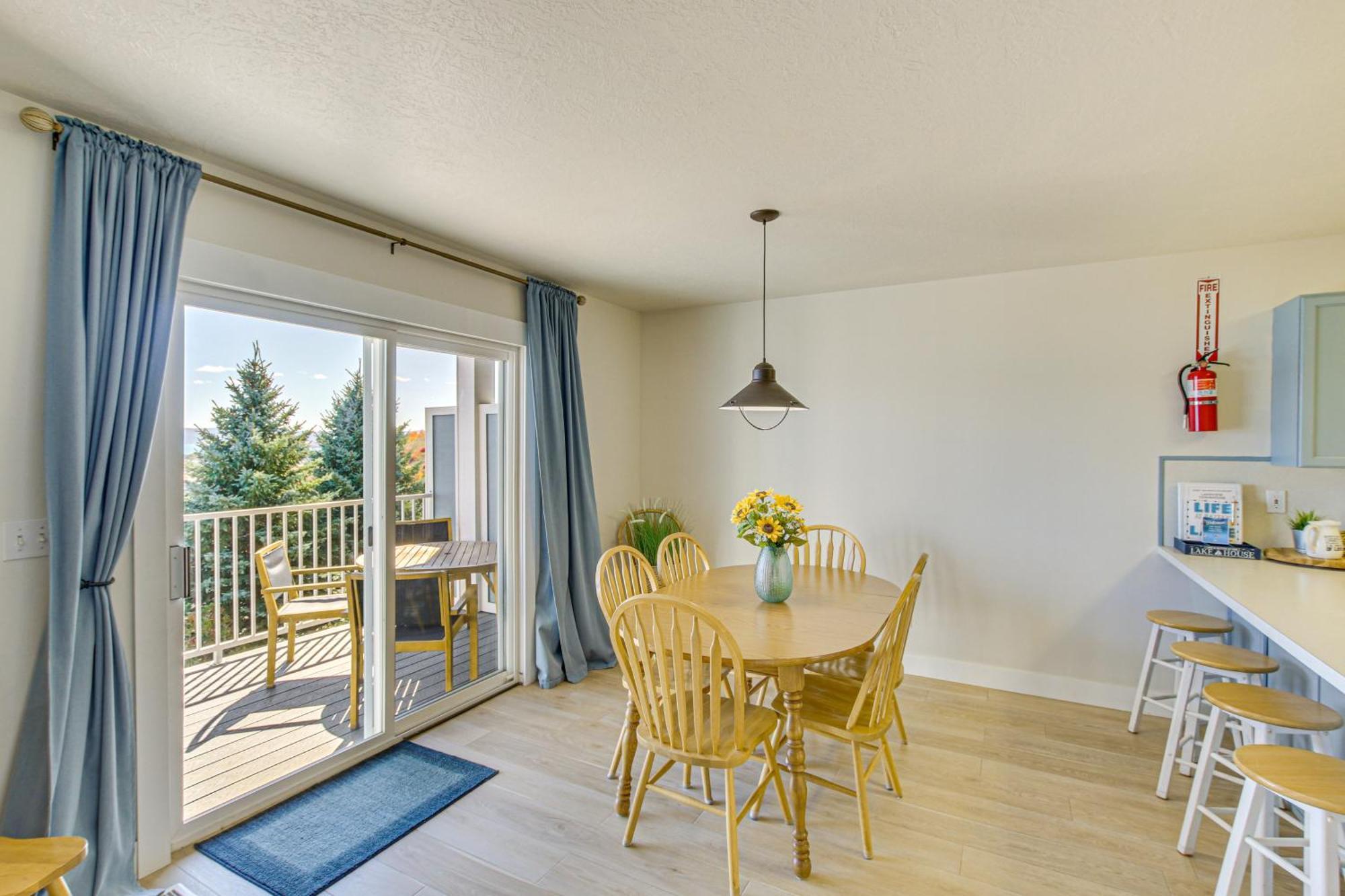 Spacious Garden City Townhome With Lake Views! Exterior foto