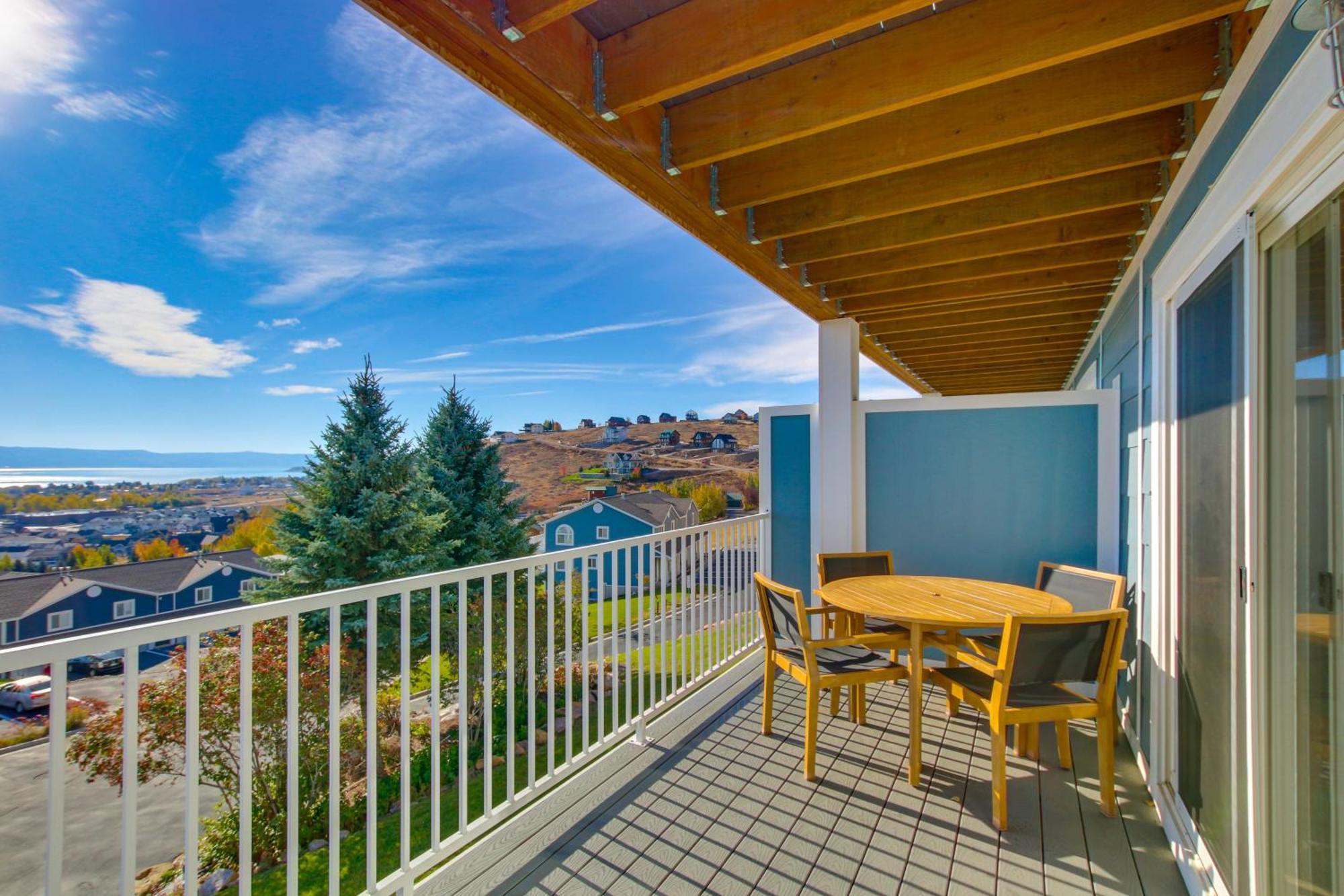 Spacious Garden City Townhome With Lake Views! Exterior foto