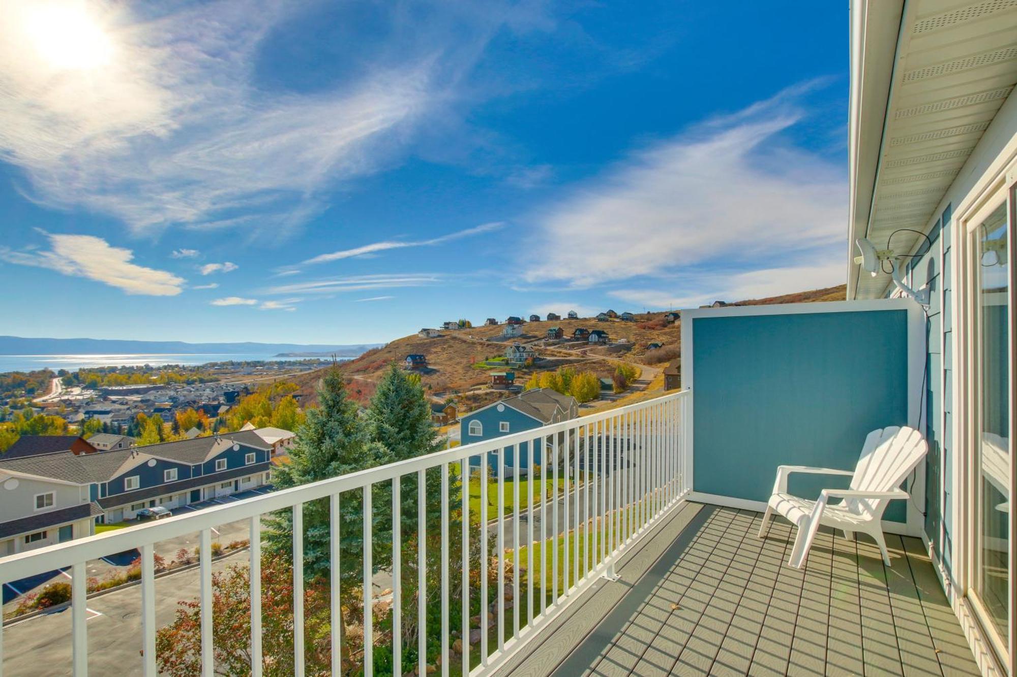 Spacious Garden City Townhome With Lake Views! Exterior foto